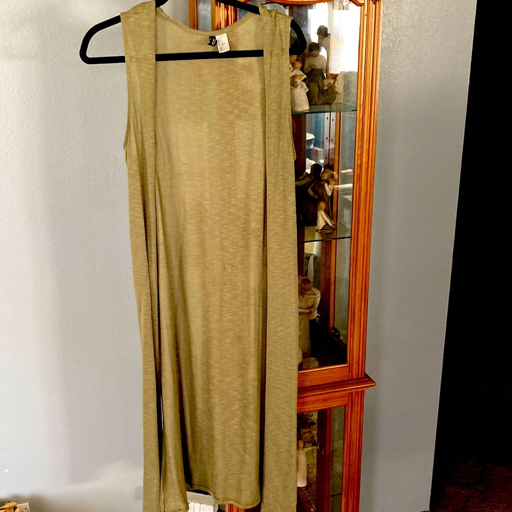 Solid green sleeveless wrap vest duster